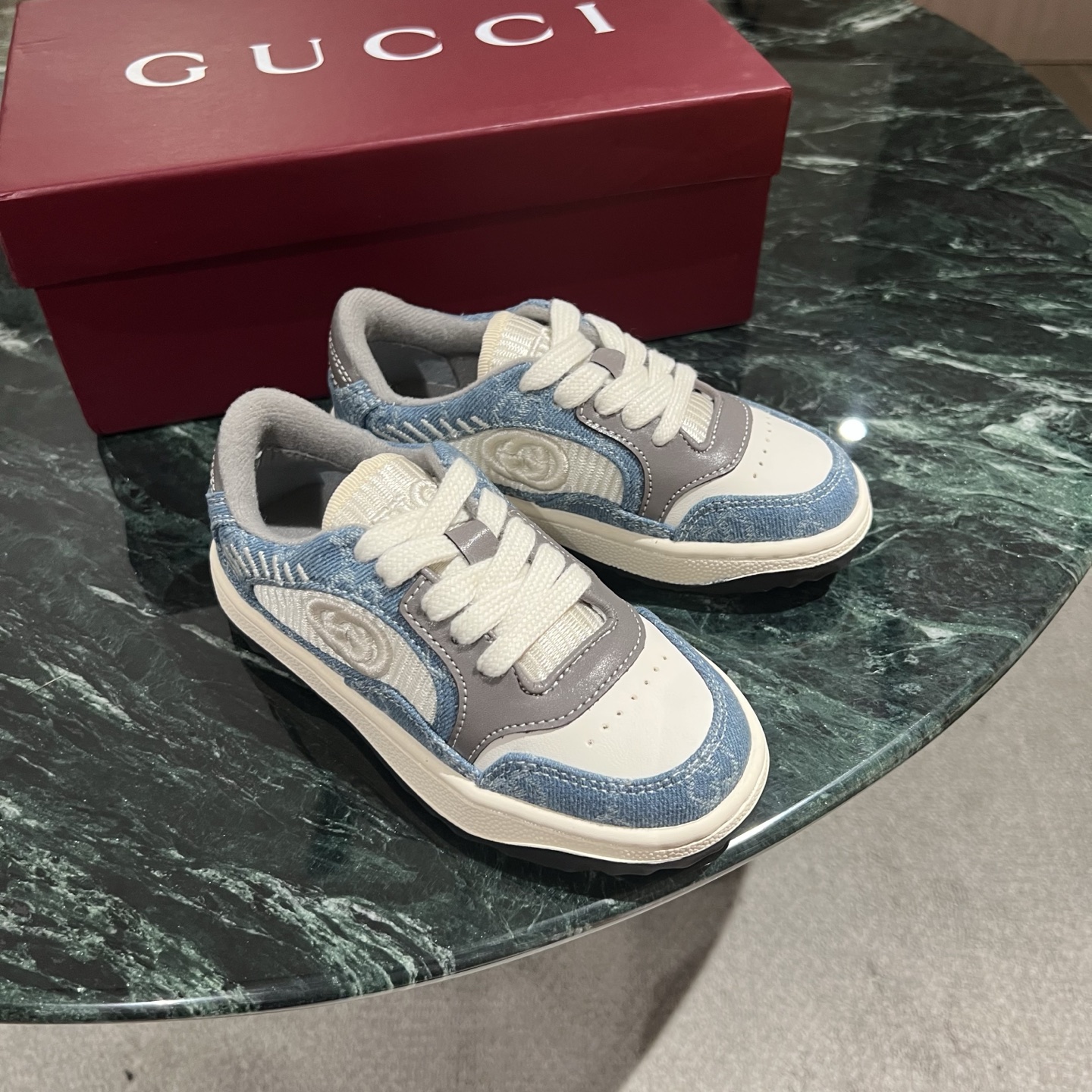 Children's shoes child